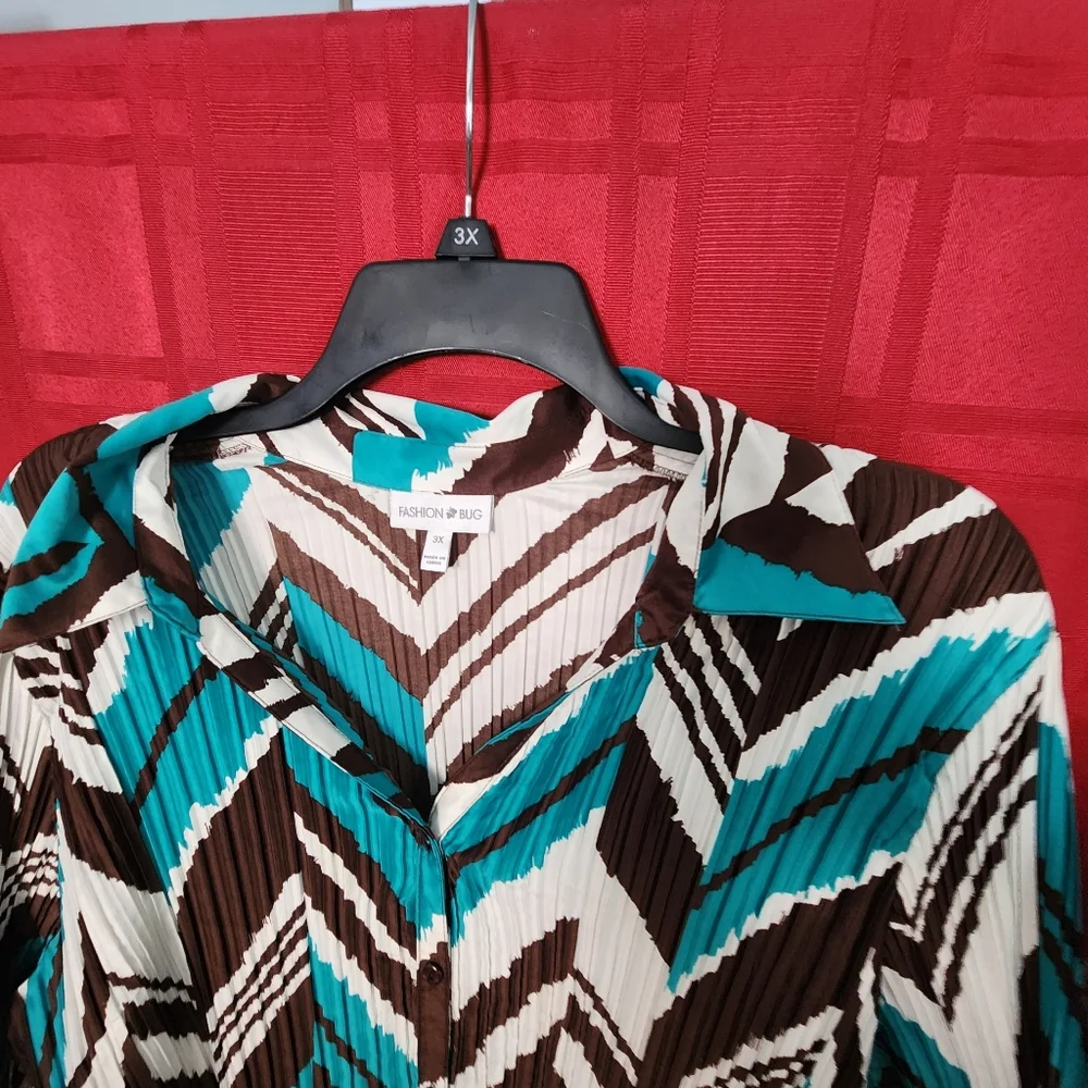 Plus Size Top - Picture 2 of 2